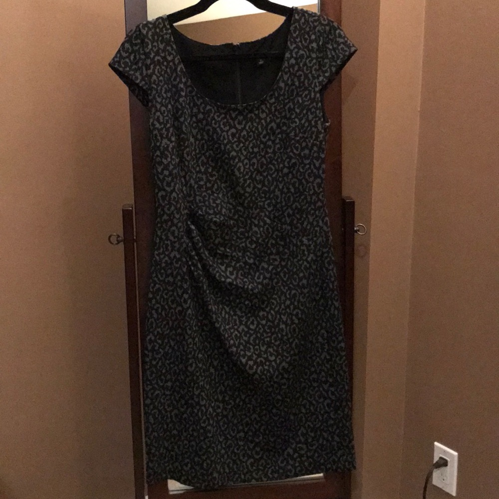 Ann Taylor blk/grey leopard cap sleeve knit dress